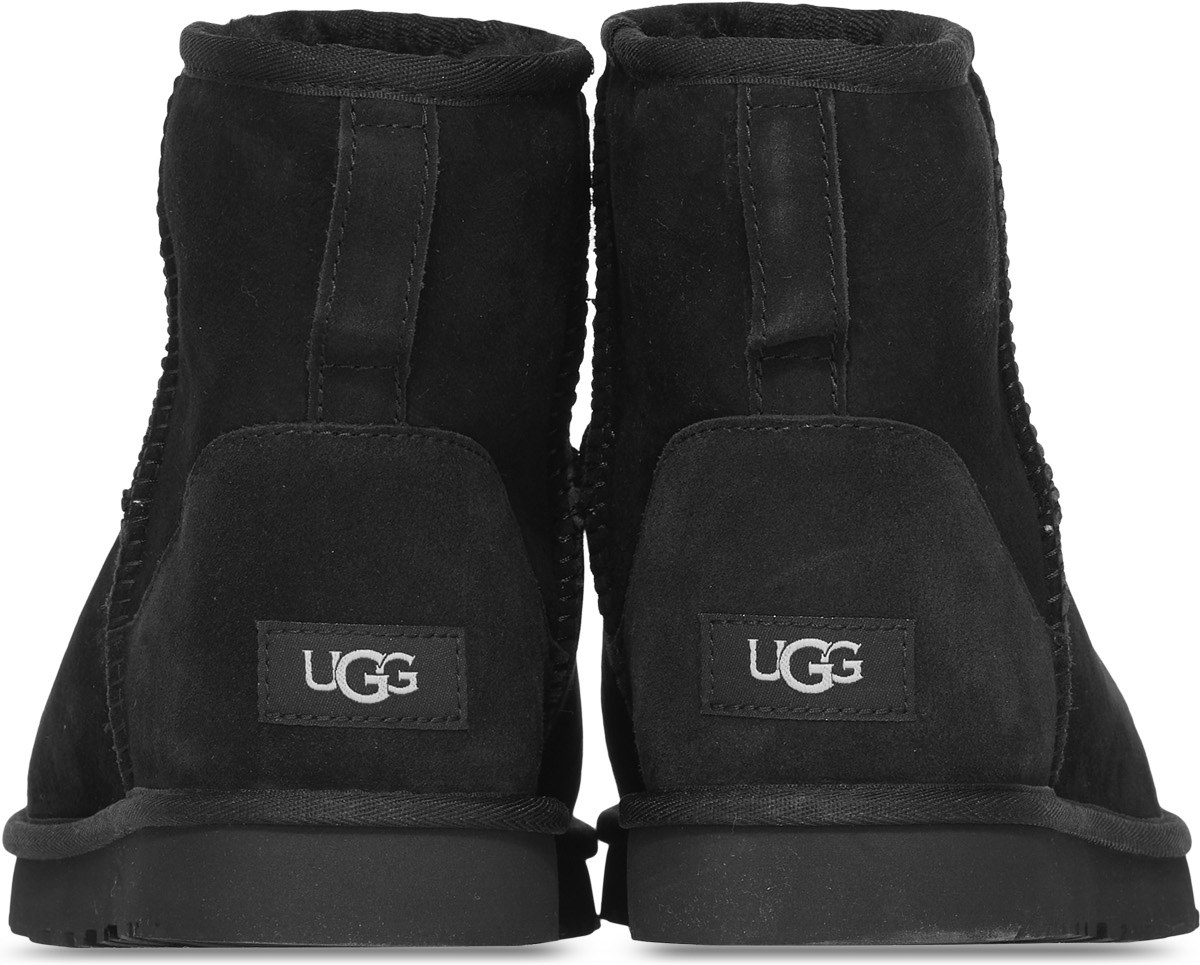 UGG: Noir Bottes Classique Mini Noir - 5
