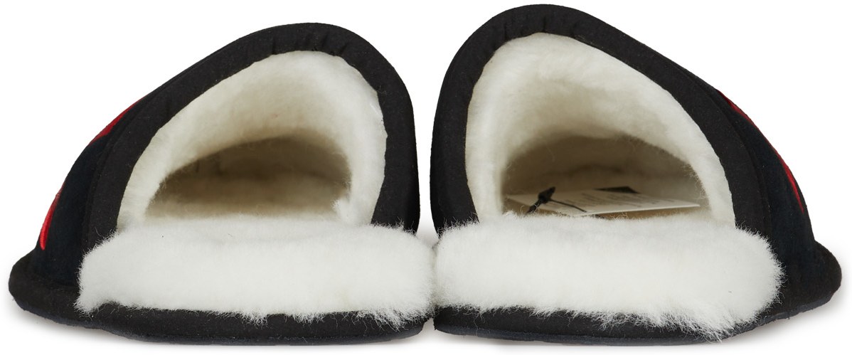 UGG: Black Scuff Logo - 5