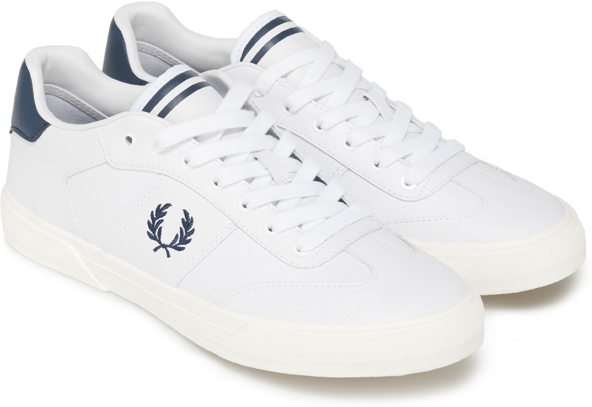 Fred Perry: Blanc Baskets Clay Perf en Cuir Blanc - 4