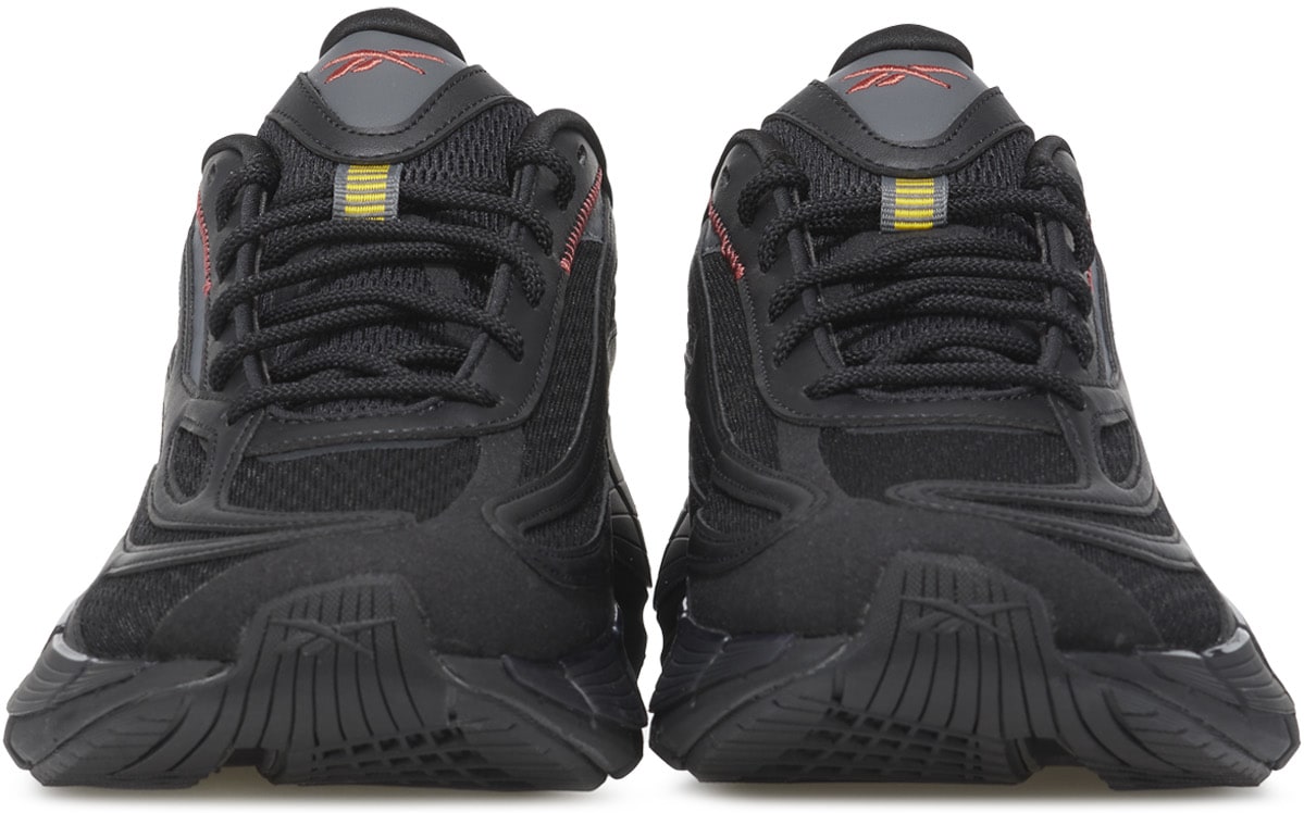 Reebok: Black Zig Kinetica 2.5 - 3