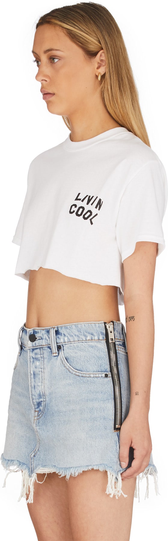 LIVINCOOL: White Wavy Logo Crop Top - 2