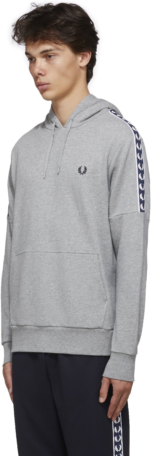 Fred Perry: Gris Pull à Capuche à Empiècements et Bande Gris - 2