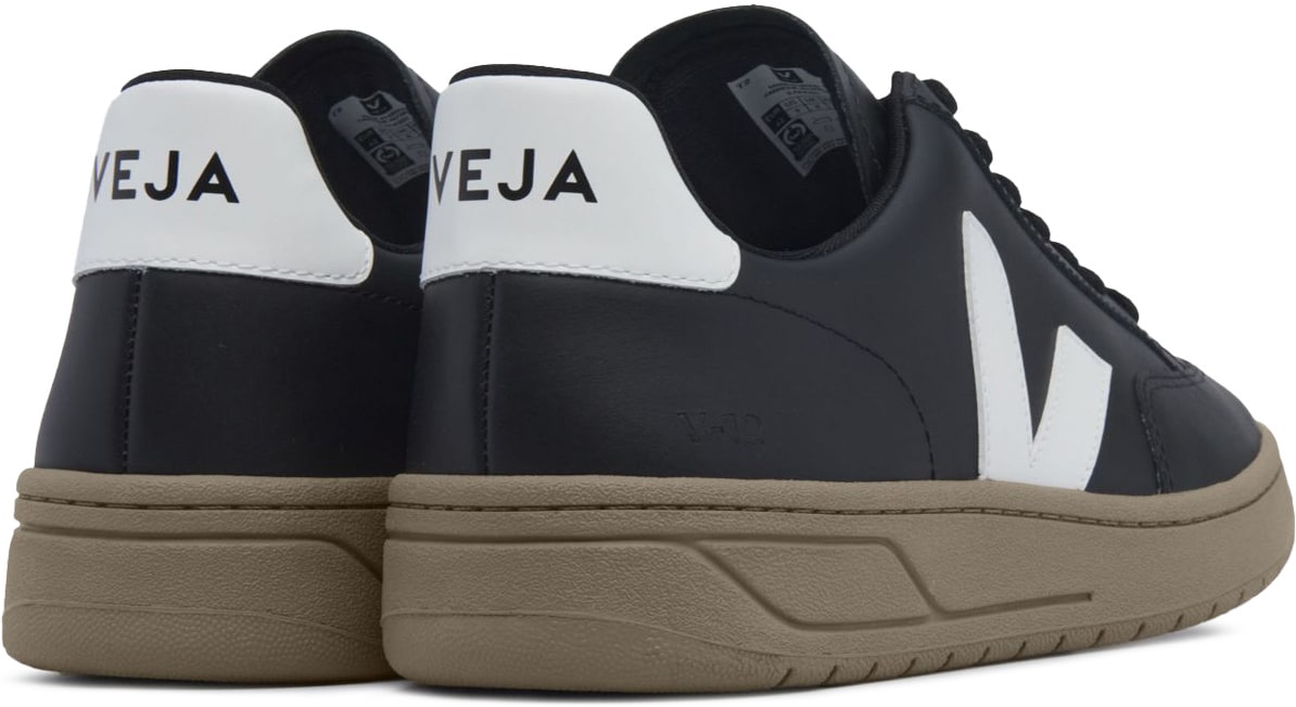 VEJA: Noir Cuir V-12 Noir - 4